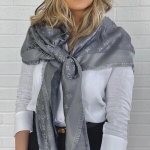 LOUIS VUITTON 
Silk Monogram Shine Shawl Charcoal Grey